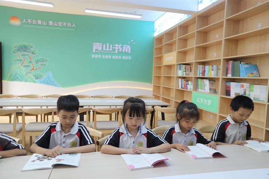 1751278893577314.jpg 20250626 青山书角-内文4.jpg